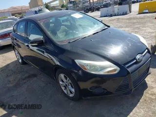 2014 Ford Focus SE z VIN 1FADP3K24EL462019, wystawiony jako IAAI lot #42371419 z przebiegiem 76 299 mil mil oraz . Historia ofert i sprzedaży dostępna na DreamBid. Obrazek 1.