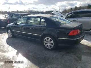 2004 Volkswagen Phaeton V8 z VIN WVWAF63D048011494, wystawiony jako Copart lot #43921145 z przebiegiem 129 758 mil mil oraz Tytuł czysty. Historia ofert i sprzedaży dostępna na DreamBid. Obrazek 2.