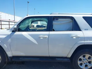 2018 Toyota 4Runner SR5 z VIN JTEZU5JR6J5166948, wystawiony jako IAAI lot #41625523 z przebiegiem 50 890 mil mil oraz . Historia ofert i sprzedaży dostępna na DreamBid. Obrazek 15.