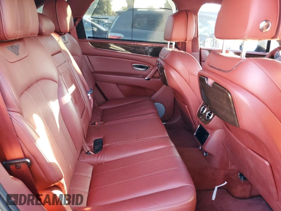 2018 Bentley Bentayga Signature z VIN SJAAC2ZV7JC019555, wystawiony jako Copart lot #88089665 z przebiegiem 50 323 mil mil oraz Szkody całkowita. Historia ofert i sprzedaży dostępna na DreamBid. Obrazek 11.