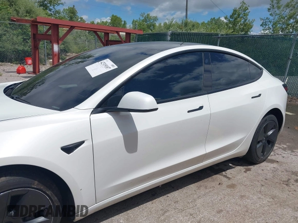 2021 Tesla Model 3 Standard Range Plus z VIN 5YJ3E1EA3MF060027, wystawiony jako IAAI lot #42319107 z przebiegiem 44 339 mil mil oraz . Historia ofert i sprzedaży dostępna na DreamBid. Obrazek 13.