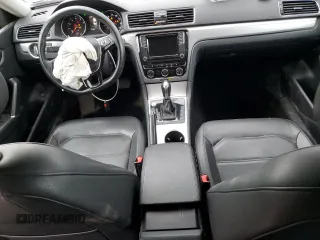 2019 Volkswagen Passat Wolfsburg Edition z VIN 1VWLA7A38KC005411, wystawiony jako Copart lot #52876005 z przebiegiem 82 144 mil mil oraz Szkoda całkowita • Salvage title. Historia ofert i sprzedaży dostępna na DreamBid. Obrazek 8.