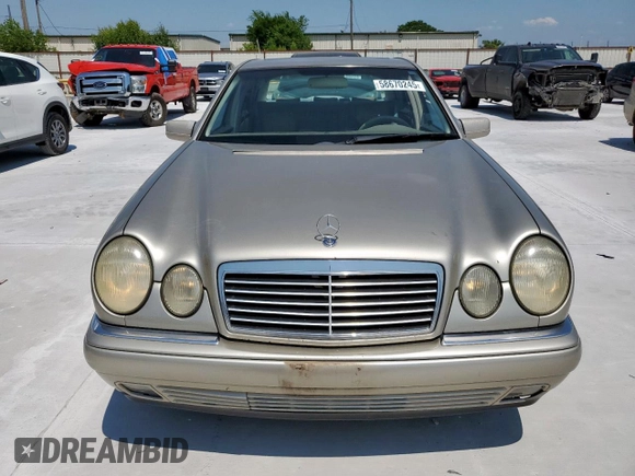 1999 Mercedes-Benz E 320 z VIN WDBJF65H4XA790071, wystawiony jako Copart lot #58670245 z przebiegiem 285 571 mil mil oraz Czysty tytuł • Clean title. Historia ofert i sprzedaży dostępna na DreamBid. Obrazek 5.
