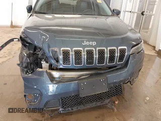 2020 Jeep Cherokee Latitude Plus with VIN 1C4PJLLB8LD561134, listed as a IAAI auction lot 41575062 with 30,780 mi miles. Bid and sale history available at carsss.com. Image 6.