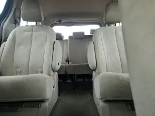 2014 Toyota Sienna L с VIN 5TDZK3DC8ES408192, выставлен на аукционе Copart как лот 60872055 с пробегом 149 177 миль миль и Чистый • Clean title. История ставок и продаж доступна на DreamBid. Изображение 10.