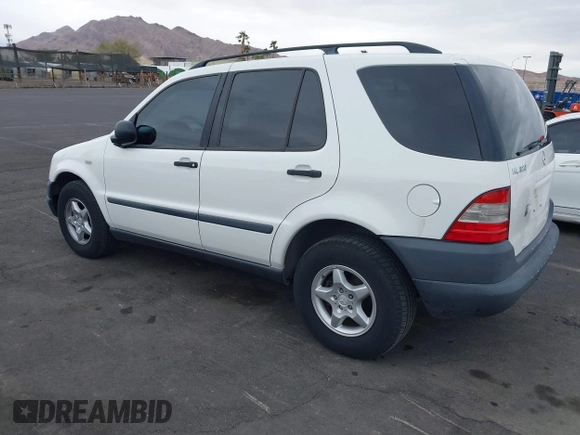 1998 Mercedes-Benz M-Class with VIN 4JGAB54E8WA033005, listed as a IAAI auction lot 41749012 with 194,731 mi miles. Bid and sale history available at carsss.com. Image 3.