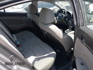 2018 Hyundai Elantra SE z VIN KMHD74LF9JU611364, wystawiony jako IAAI lot #42034415 z przebiegiem 81 450 mil mil oraz . Historia ofert i sprzedaży dostępna na DreamBid. Obrazek 8.