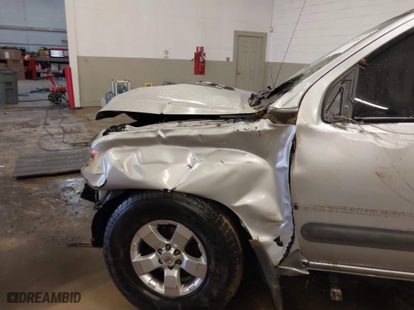 2011 Nissan Xterra Pro-4X with VIN 5N1AN0NW5BC523207, listed as a IAAI auction lot 41485885 with 167,577 mi miles. Bid and sale history available at carsss.com. Image 16.