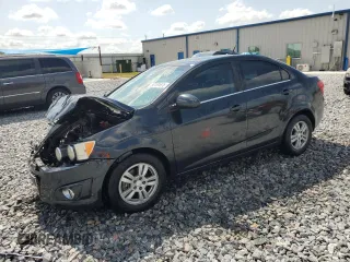 2014 Chevrolet Sonic LT z VIN 1G1JC5SH0E4182545, wystawiony jako Copart lot #56151675 z przebiegiem 171 215 mil mil oraz Szkoda całkowita • Salvage title. Historia ofert i sprzedaży dostępna na DreamBid. Obrazek 1.