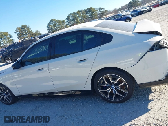 2024 BMW i5 M60 z VIN WBY43FK01RCP34925, wystawiony jako IAAI lot #41100557 z przebiegiem 27 814 mil mil oraz . Historia ofert i sprzedaży dostępna na DreamBid. Obrazek 14.