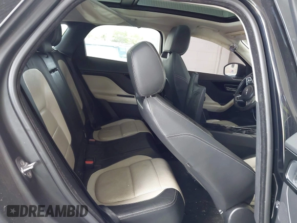 2017 Jaguar F-Pace 35t R-Sport z VIN SADCL2BV7HA063633, wystawiony jako IAAI lot #42561114 z przebiegiem 131 230 mil mil oraz . Historia ofert i sprzedaży dostępna na DreamBid. Obrazek 8.