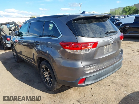 2018 Toyota Highlander SE with VIN 5TDKZRFH4JS548677, listed as a IAAI auction lot 42171321 with 94,205 mi miles and . Bid and sale history available at DreamBid. Image 3.