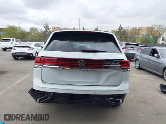 2024 Volkswagen Atlas SE с VIN 1V2WR2CA2RC560161, выставлен на аукционе IAAI как лот 42047000 с пробегом 16 063 миль миль и . История ставок и продаж доступна на DreamBid. Изображение 16.