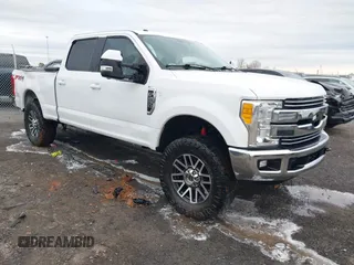 2017 Ford F-250 Lariat z VIN 1FT7W2B68HED64529, wystawiony jako IAAI lot #41670854 z przebiegiem 186 468 mil mil oraz . Historia ofert i sprzedaży dostępna na DreamBid. Obrazek 1.
