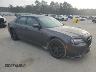 2019 Chrysler 300 S z VIN 2C3CCABG5KH585486, wystawiony jako Copart lot #48126285 z przebiegiem 131 088 mil mil oraz Szkoda całkowita • Salvage title. Historia ofert i sprzedaży dostępna na DreamBid. Obrazek 4.