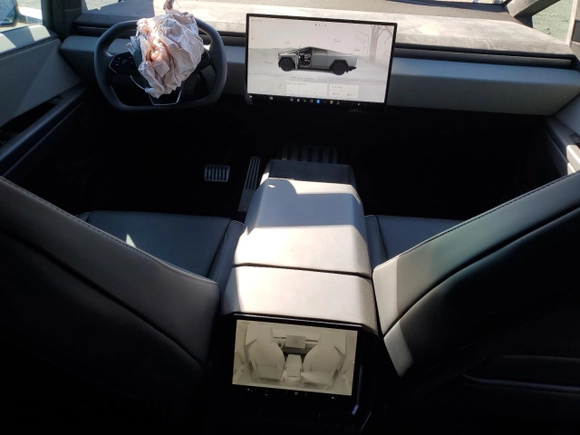 2024 Tesla Cybertruck Cyberbeast z VIN 7G2CEHEE8RA037002, wystawiony jako Copart lot #51112195 z przebiegiem 7477 mil mil oraz Szkody całkowita. Historia ofert i sprzedaży dostępna na DreamBid. Obrazek 8.
