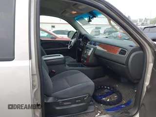 2008 Chevrolet Tahoe 3LT with VIN 1GNFK13058J103613, listed as a IAAI auction lot 42452094 with 221,408 mi miles and . Bid and sale history available at DreamBid. Image 5.