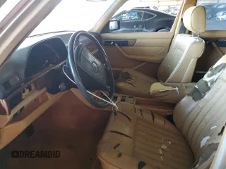 1988 Mercedes-Benz 560 с VIN WDBCA39D9JA414664, выставлен на аукционе Copart как лот 60161275 с пробегом Не указан миль и Чистый • Clean title. История ставок и продаж доступна на DreamBid. Изображение 7.
