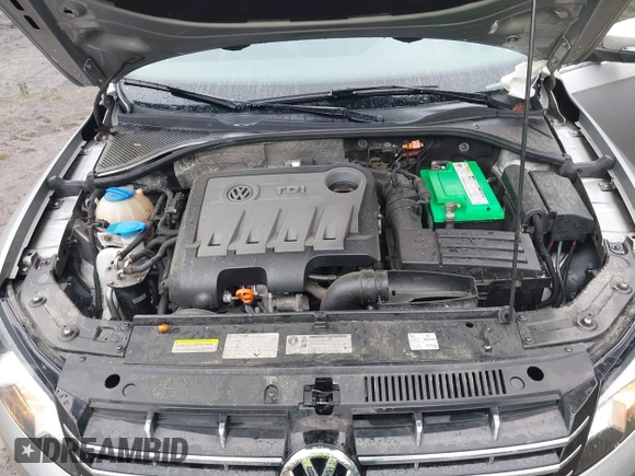 2013 Volkswagen Passat SEL Premium z VIN 1VWCN7A37DC045616, wystawiony jako IAAI lot #42381835 z przebiegiem 130 535 mil mil oraz . Historia ofert i sprzedaży dostępna na DreamBid. Obrazek 10.