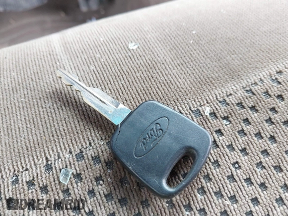 2000 Ford F-150 XL с VIN 1FTRX18W8YNB08110, выставлен на аукционе IAAI как лот 41701007 с пробегом 92 783 миль миль и . История ставок и продаж доступна на DreamBid. Изображение 11.