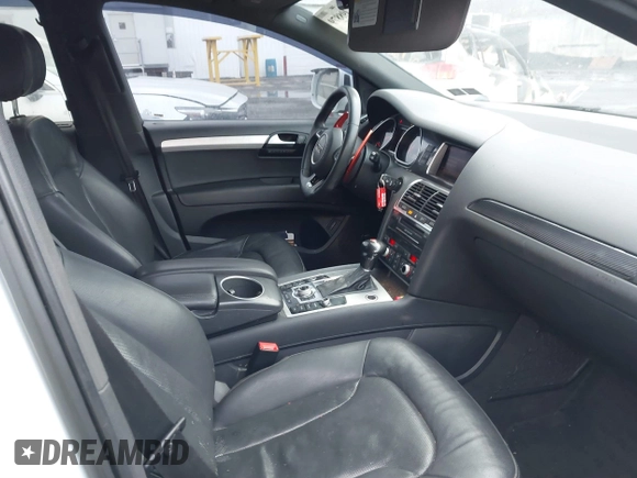 2014 Audi Q7 3.0T S line Prestige with VIN WA1DGAFE4ED010577, listed as a IAAI auction lot 41498879 with 180,403 mi miles. Bid and sale history available at carsss.com. Image 5.