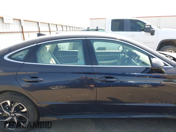 2024 Hyundai Sonata SEL z VIN KMHL64JA1RA425997, wystawiony jako IAAI lot #42489381 z przebiegiem 21 474 mil mil oraz . Historia ofert i sprzedaży dostępna na DreamBid. Obrazek 14.