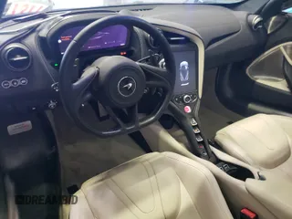 2019 McLaren 720S z VIN SBM14FCA6KW003735, wystawiony jako Copart lot #62092581 z przebiegiem 3344 mil mil oraz . Historia ofert i sprzedaży dostępna na DreamBid. Obrazek 9.