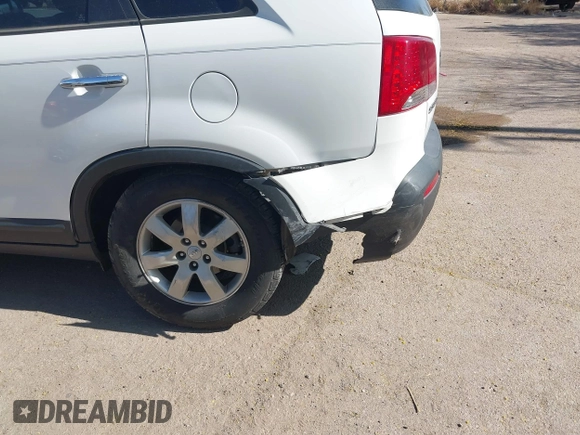 2013 Kia Sorento LX with VIN 5XYKT3A6XDG420112, listed as a IAAI auction lot 42014627 with 1 mi miles. Bid and sale history available at carsss.com. Image 6.