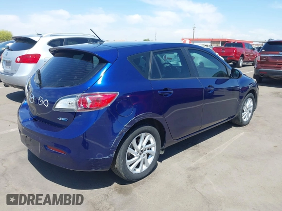 2013 Mazda 3 i Touring z VIN JM1BL1L81D1708796, wystawiony jako IAAI lot #42179958 z przebiegiem 95 467 mil mil oraz . Historia ofert i sprzedaży dostępna na DreamBid. Obrazek 4.