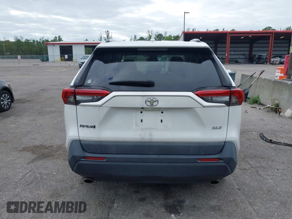 2019 Toyota RAV4 XLE with VIN 2T3W1RFV3KW054552, listed as a IAAI auction lot 40885219 with 40,695 mi miles and . Bid and sale history available at DreamBid. Image 16.