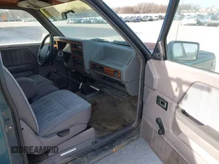 1995 Dodge Dakota with VIN 1B7GL23X3SS134423, listed as a IAAI auction lot 41767788 with 189,517 mi miles and . Bid and sale history available at carsss.com. Image 5.