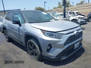 2021 Toyota RAV4 Hybrid XSE z VIN 4T3E6RFV5MU061843, wystawiony jako IAAI lot #42554497 z przebiegiem 47 205 mil mil oraz . Historia ofert i sprzedaży dostępna na DreamBid. Obrazek 1.
