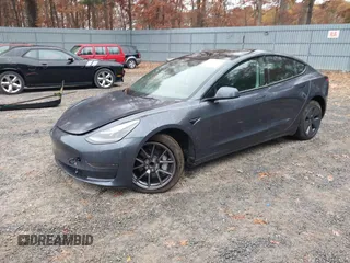 2022 Tesla Model 3 with VIN 5YJ3E1EA7NF339952, listed as a IAAI auction lot 38007332 with 10,726 mi miles. Bid and sale history available at carsss.com. Image 2.