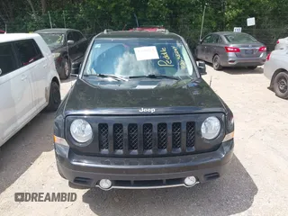 2016 Jeep Patriot Latitude z VIN 1C4NJRFB0GD814670, wystawiony jako IAAI lot #42638264 z przebiegiem 125 190 mil mil oraz . Historia ofert i sprzedaży dostępna na DreamBid. Obrazek 12.