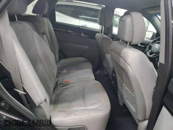 2014 Kia Sorento LX z VIN 5XYKT4A77EG499626, wystawiony jako Copart lot #49983865 z przebiegiem 227 978 mil mil oraz Nie do naprawy • Non repairable. Historia ofert i sprzedaży dostępna na DreamBid. Obrazek 12.