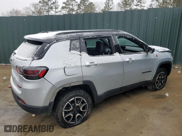 2025 Jeep Compass Trailhawk с VIN 3C4NJDDN4ST508770, выставлен на аукционе Copart как лот 41858495 с пробегом 10 591 миль миль и Чистый • Clean title. История ставок и продаж доступна на DreamBid. Изображение 3.
