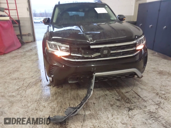 2022 Volkswagen Atlas 3.6L V6 SE w/Technology with VIN 1V2HR2CA3NC545414, listed as a IAAI auction lot 41088885 with 44,658 mi miles. Bid and sale history available at carsss.com. Image 6.