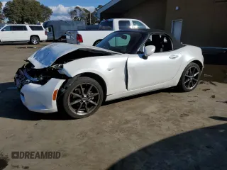2020 Mazda MX-5 Miata Grand Touring z VIN JM1NDAD74L0416564, wystawiony jako Copart lot #80306624 z przebiegiem 32 732 mil mil oraz Szkoda całkowita • Salvage title. Historia ofert i sprzedaży dostępna na DreamBid. Obrazek 1.