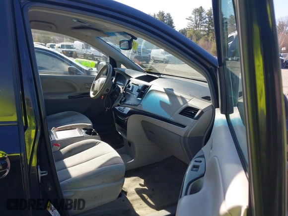 2014 Toyota Sienna LE AAS z VIN 5TDKK3DCXES476334, wystawiony jako IAAI lot #42059883 z przebiegiem 250 454 mil mil oraz . Historia ofert i sprzedaży dostępna na DreamBid. Obrazek 5.