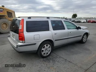2002 Volvo V70 with VIN YV1SW58D121195061, listed as a Copart auction lot 77491824 with 141,689 mi miles and Salvage Title. Bid and sale history available at DreamBid. Image 3.
