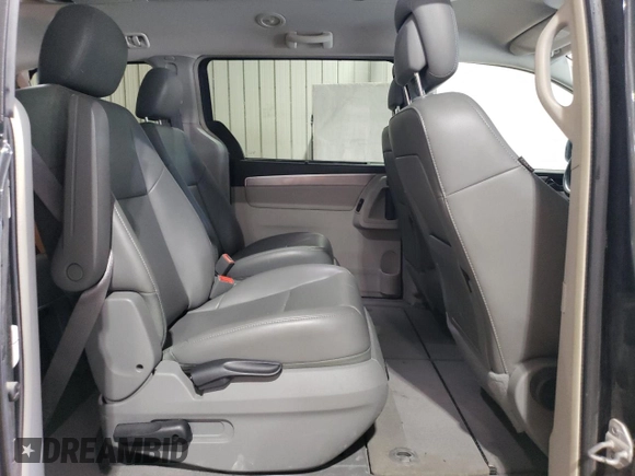 2011 Volkswagen Routan SE with VIN 2V4RW3DG2BR738704, listed as a Copart auction lot 58767625 with 116,886 mi miles and Salvage title. Bid and sale history available at DreamBid. Image 11.
