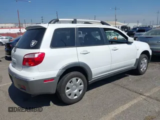 2005 Mitsubishi Outlander XLS with VIN JA4LX41F55U045917, listed as a IAAI auction lot 40450668 with 115,583 mi miles. Bid and sale history available at carsss.com. Image 4.