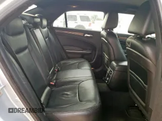 2013 Chrysler 300 z VIN 2C3CCAAG0DH723049, wystawiony jako Copart lot #56851805 z przebiegiem 126 899 mil mil oraz Szkody całkowita. Historia ofert i sprzedaży dostępna na DreamBid. Obrazek 10.