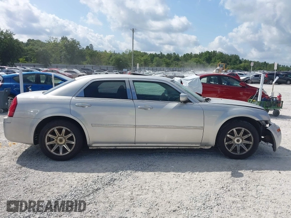 2006 Chrysler 300 Touring z VIN 2C3KA53G86H109231, wystawiony jako IAAI lot #42299031 z przebiegiem Nie podano mil oraz . Historia ofert i sprzedaży dostępna na DreamBid. Obrazek 12.