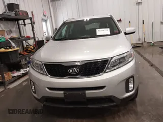 2014 Kia Sorento LX z VIN 5XYKTCA63EG524362, wystawiony jako IAAI lot #42264712 z przebiegiem 99 450 mil mil oraz . Historia ofert i sprzedaży dostępna na DreamBid. Obrazek 13.