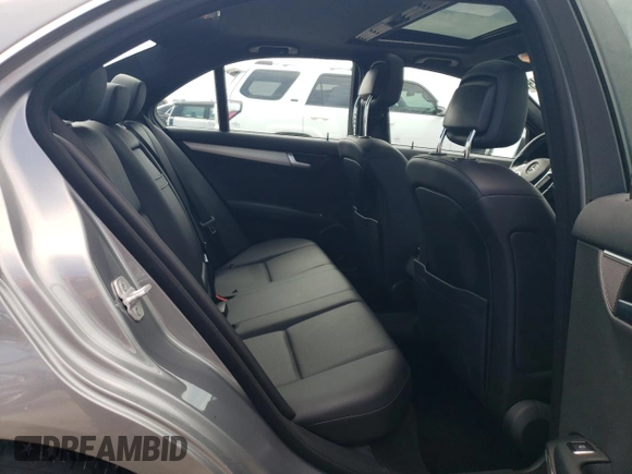 2013 Mercedes-Benz C 300 Sport z VIN WDDGF8AB9DR301692, wystawiony jako Copart lot #54919645 z przebiegiem 58 482 mil mil oraz Szkoda całkowita • Salvage title. Historia ofert i sprzedaży dostępna na DreamBid. Obrazek 10.