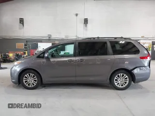2011 Toyota Sienna XLE AAS z VIN 5TDYK3DC9BS086170, wystawiony jako IAAI lot #42596944 z przebiegiem 156 813 mil mil oraz . Historia ofert i sprzedaży dostępna na DreamBid. Obrazek 14.