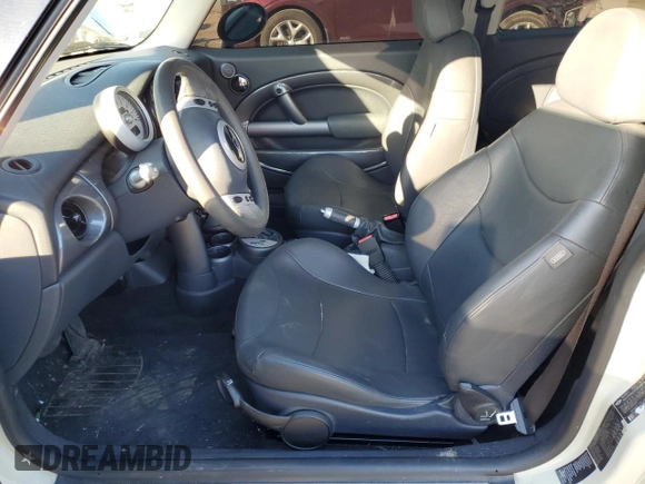 2004 MINI Hardtop with VIN WMWRC334X4TJ54215, listed as a Copart auction lot 46860695 with Not Provided miles and Salvage Title. Bid and sale history available at DreamBid. Image 7.