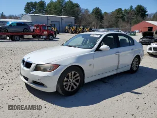 2007 BMW 3 Series 328i z VIN WBAVA33557KX83131, wystawiony jako Copart lot #53521235 z przebiegiem 119 940 mil mil oraz Czysty tytuł • Clean title. Historia ofert i sprzedaży dostępna na DreamBid. Obrazek 1.
