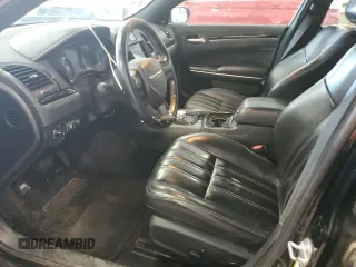 2018 Chrysler 300 S z VIN 2C3CCAGG7JH141811, wystawiony jako Copart lot #53568055 z przebiegiem 140 220 mil mil oraz Szkoda całkowita • Salvage title. Historia ofert i sprzedaży dostępna na DreamBid. Obrazek 7.